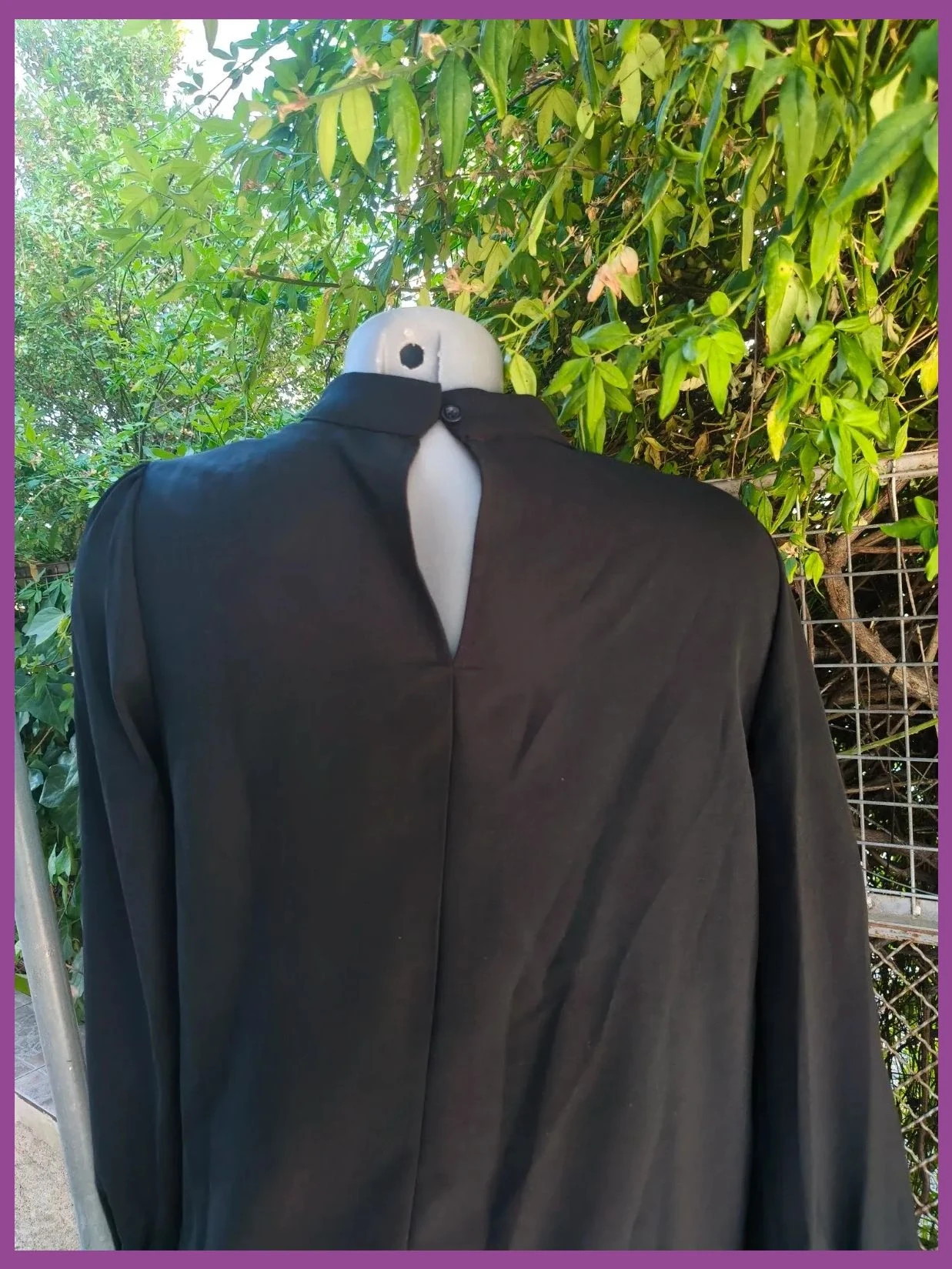 Elegante Blusa Negra de Cuello Alto y Manga Larga – La Boutique – taille S / 36 / 8 5
