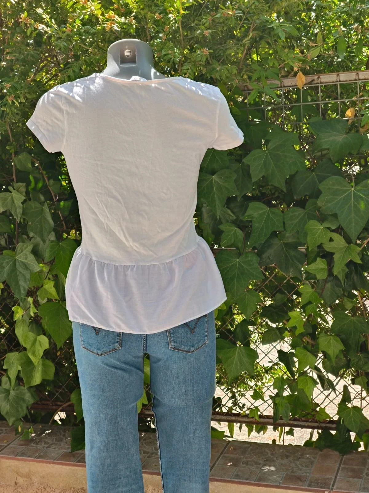 Camiseta Blanca con Estampado Floral y Volante - Salsa (Talla S) 🌈 – Salsa – taille S / 36 / 8 5