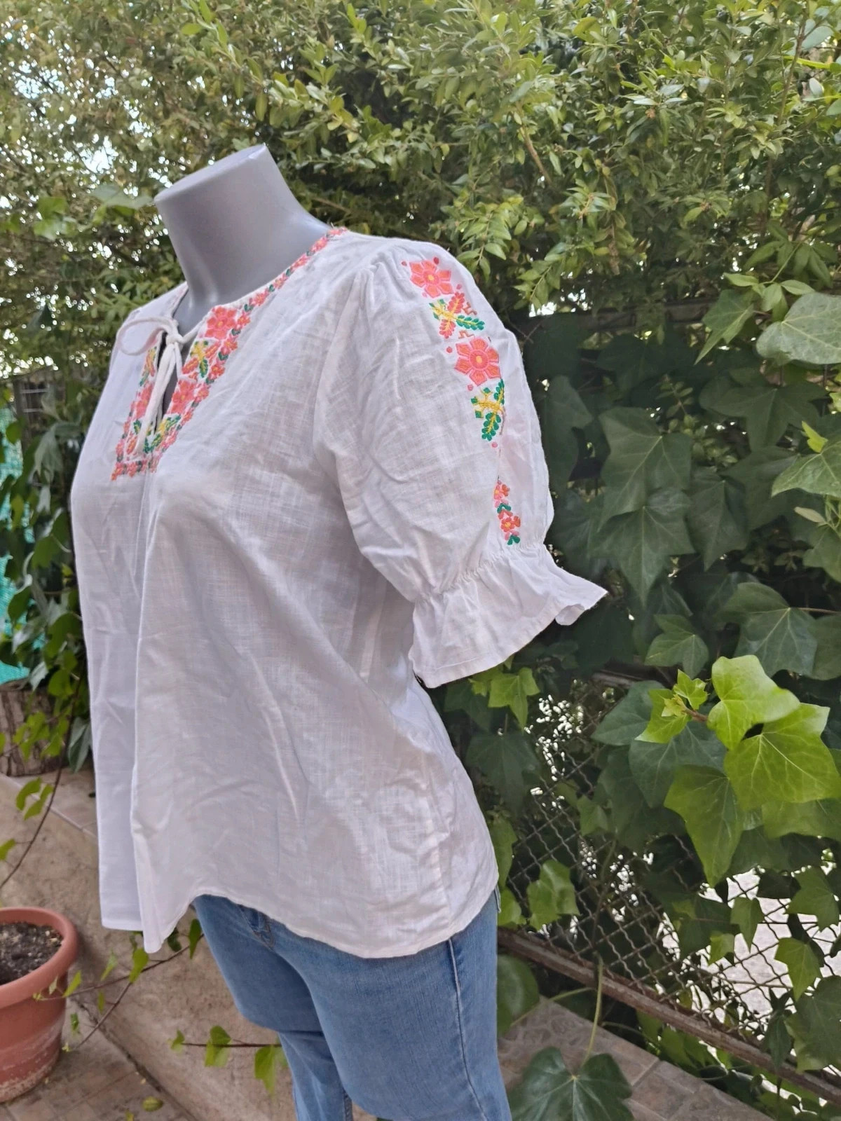 Blusa Blanca con Bordados Florales - Springfield (Talla M / 38) 🌈 – Springfield – taille M / 38 / 10 5