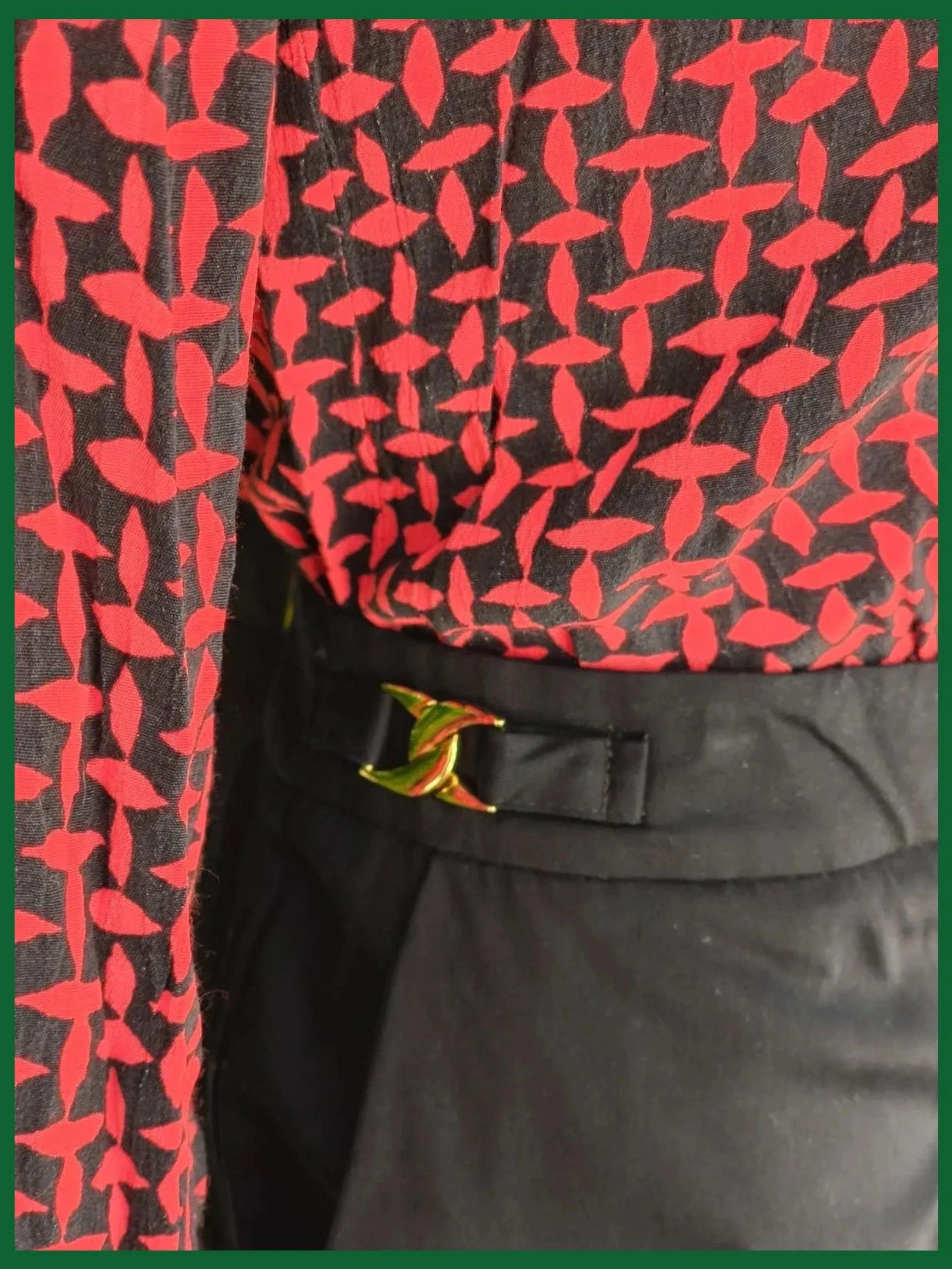 Pantalón negro de vestir con detalle dorado en la cintura 🌈 – Sfera Basic – taille L / 40 / 12 5