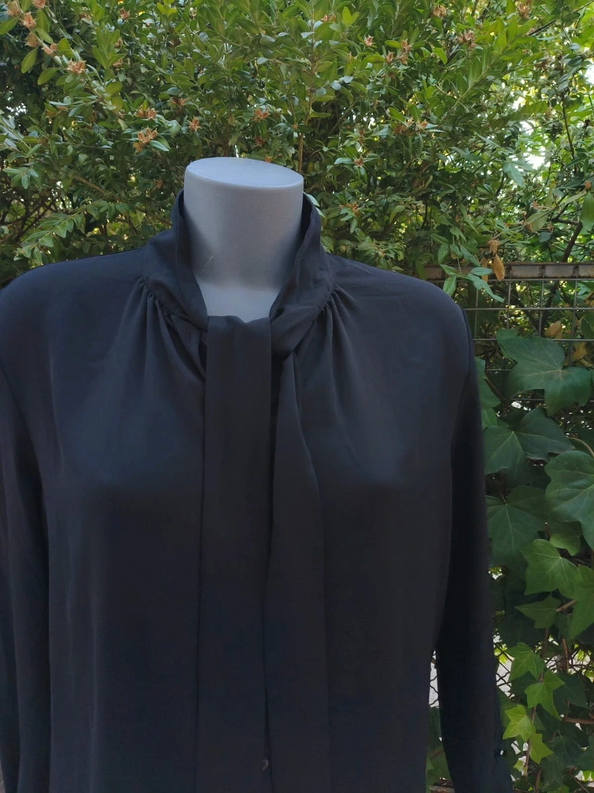 Blusa negra con cuello de lazo Uniqlo - Talla L 🌈 – Uniqlo – taille L / 40 / 12 3
