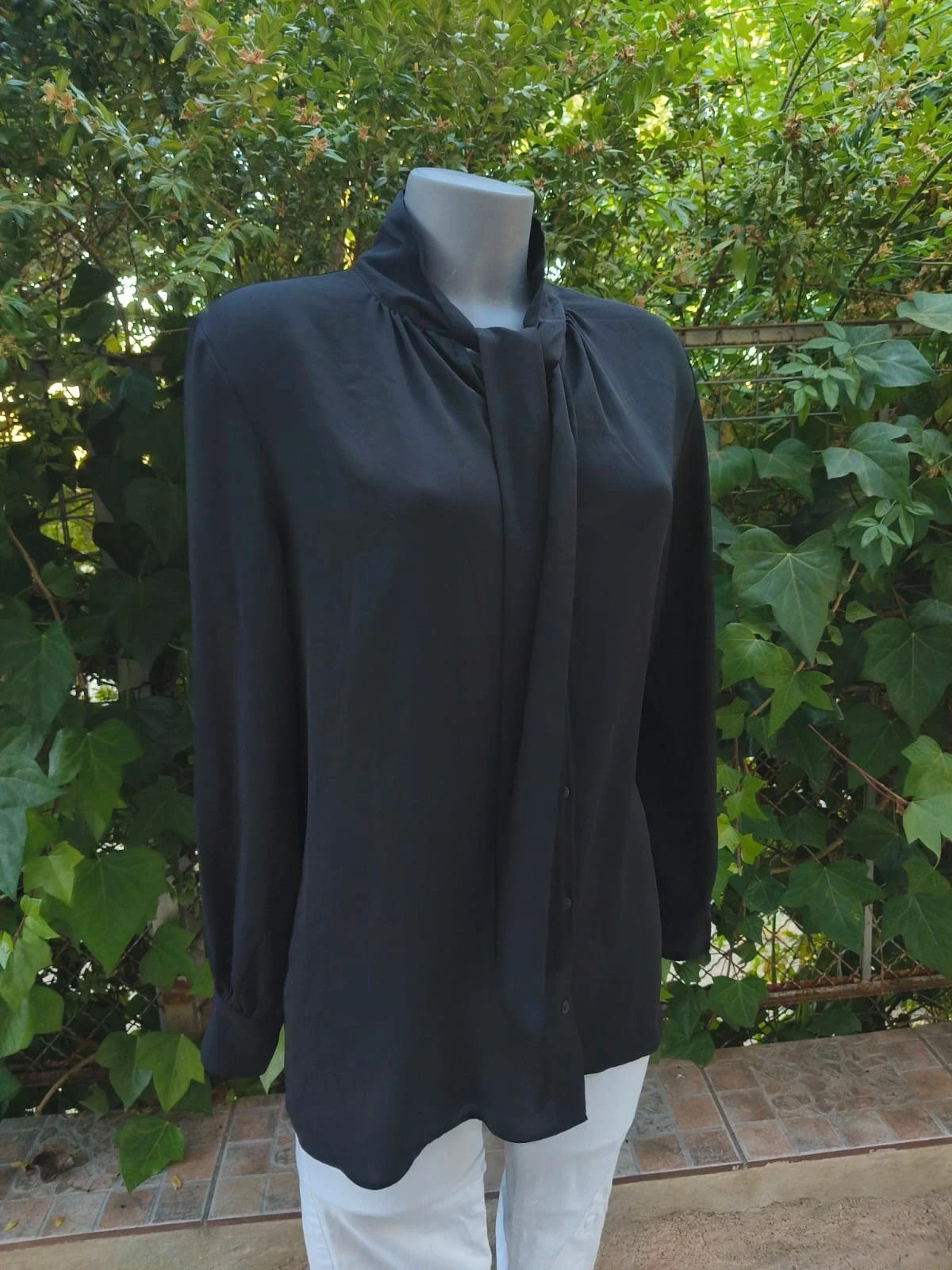 Blusa negra con cuello de lazo Uniqlo - Talla L 🌈 – Uniqlo – taille L / 40 / 12 2