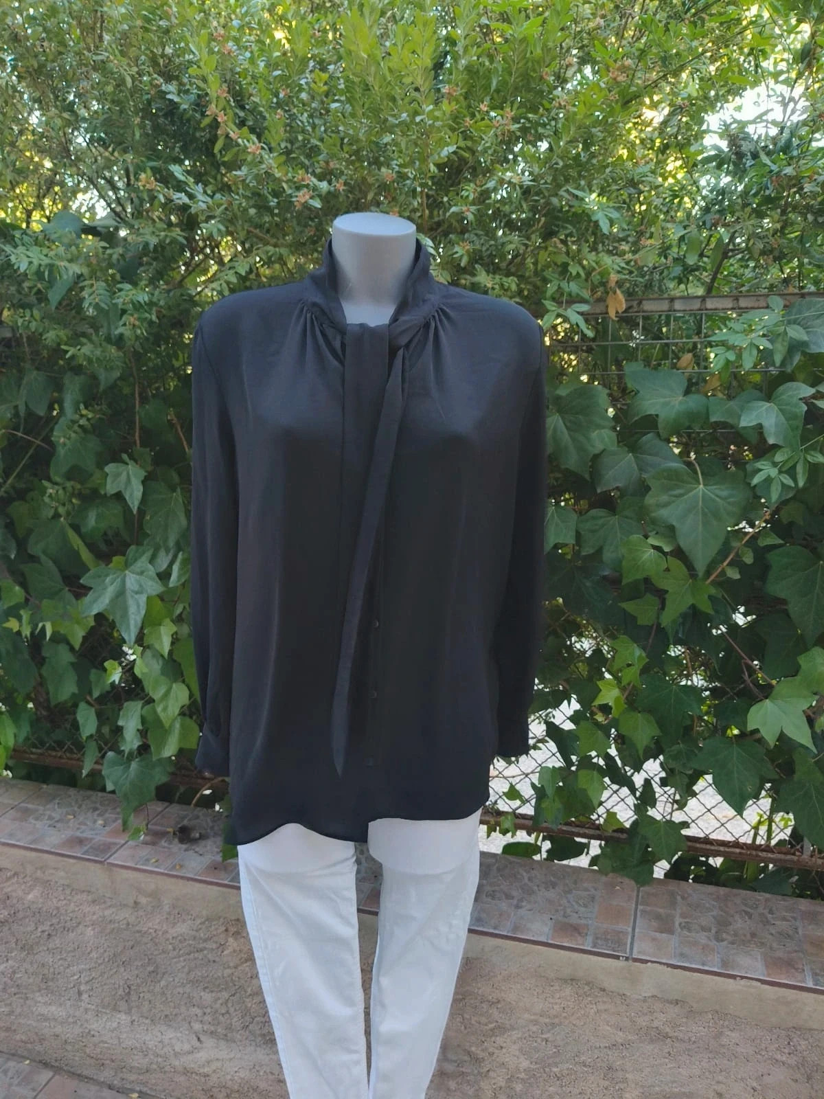 Blusa negra con cuello de lazo Uniqlo - Talla L 🌈