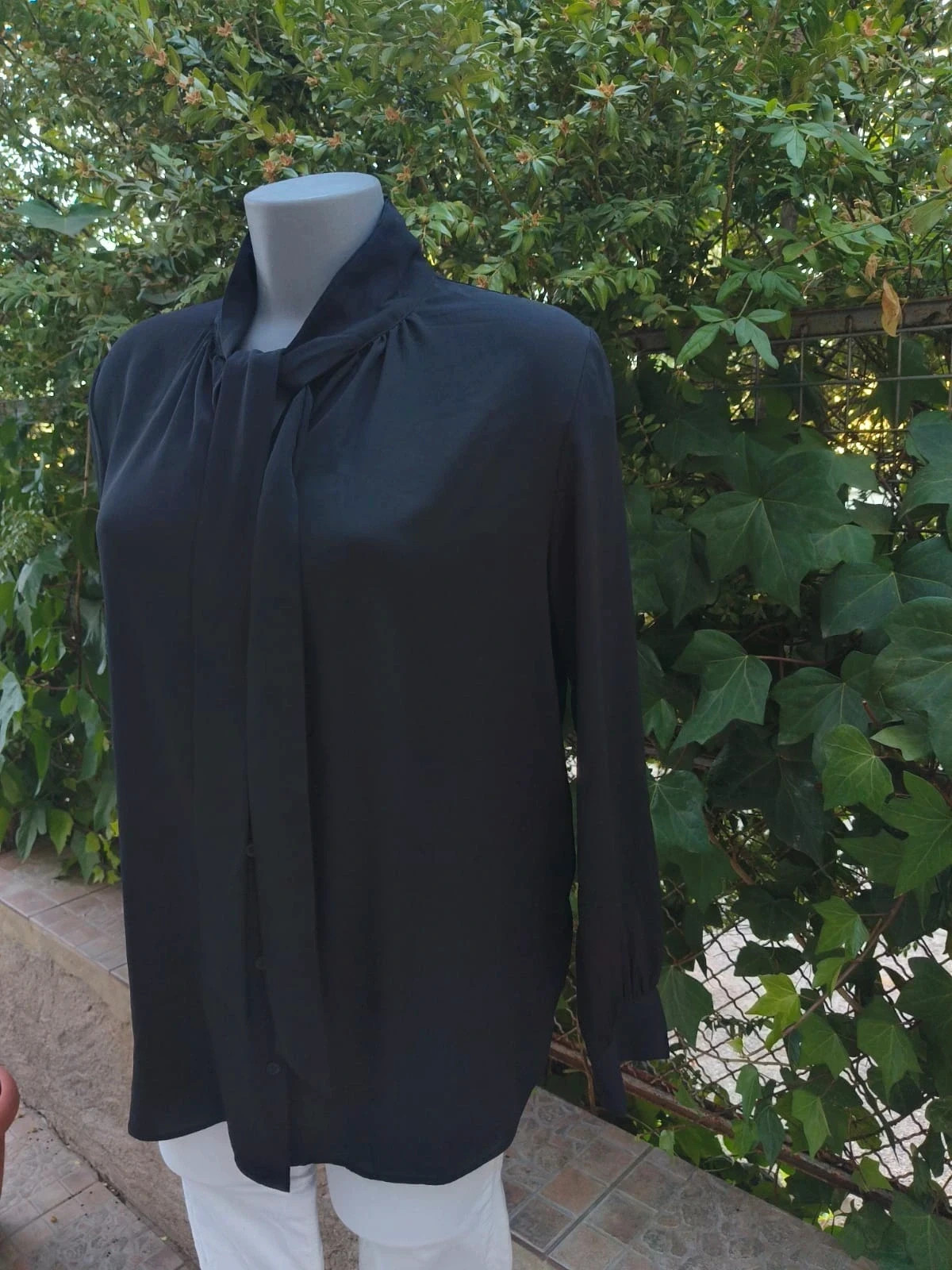 Blusa negra con cuello de lazo Uniqlo - Talla L 🌈 – Uniqlo – taille L / 40 / 12 4