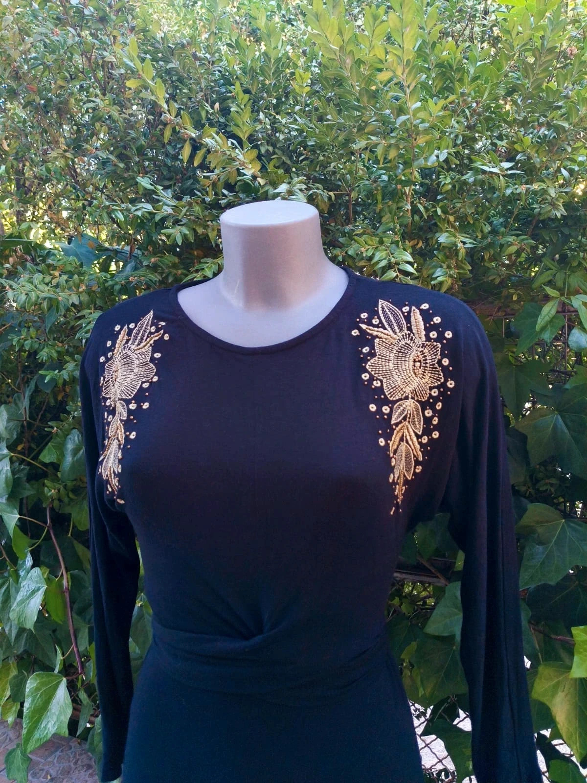 Vestido Negro con Bordado de Pedrería Dorada - Springfield (Talla M) 🌈 – Springfield – taille M / 38 / 10 2