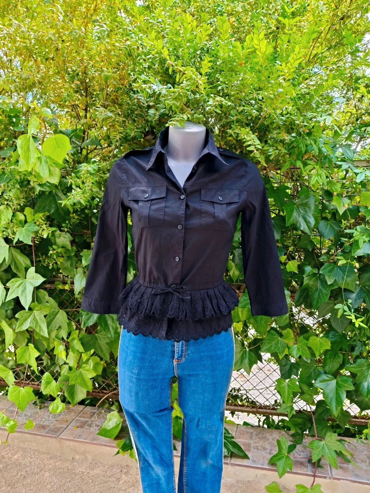 Blusa Negra con Peplo de Bordado Inglés - Comptoir des Cotonniers (Talla 36) 🌈