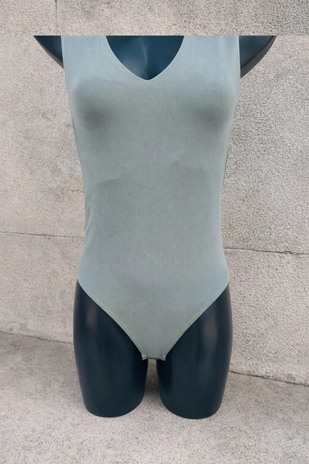 Body verde caqui con escote en V 🌈 – Zara – taille XL / 42 / 14 5