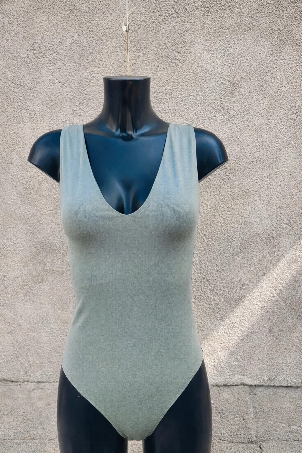 Body verde caqui con escote en V 🌈 – Zara – taille XL / 42 / 14 4