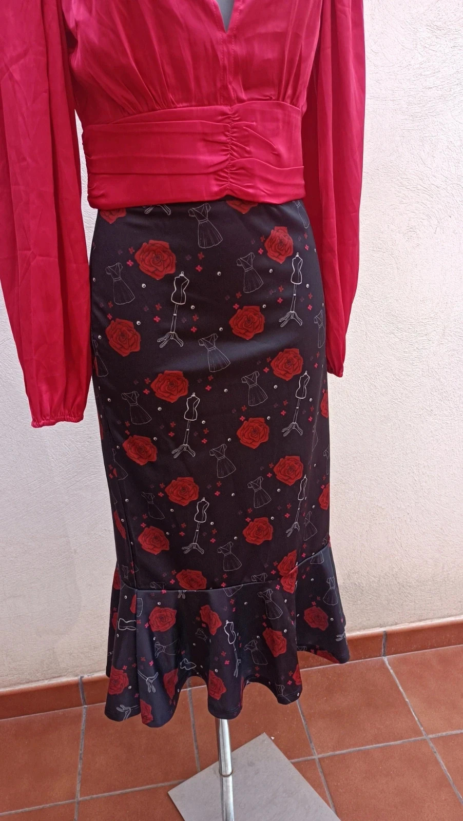 Falda Tubo Midi – Estampado Rosas y Maniquíes 🌈 – Shein – taille L / 40 / 12 2