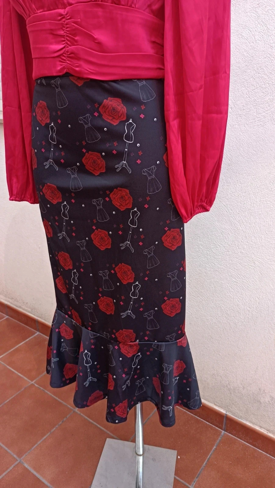 Falda Tubo Midi – Estampado Rosas y Maniquíes 🌈 – Shein – taille L / 40 / 12 3