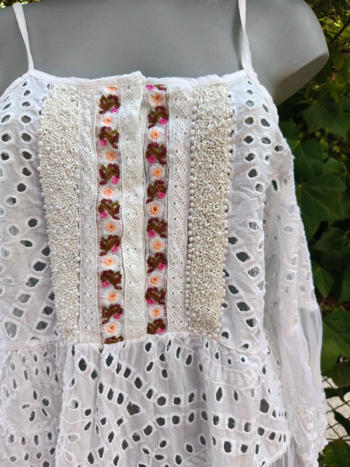 Minivestido corto estilo ibicenco blanco Elegante con bordados y abalorios 🌈 – Boutique Bohéme – taille L / 40 / 12 4