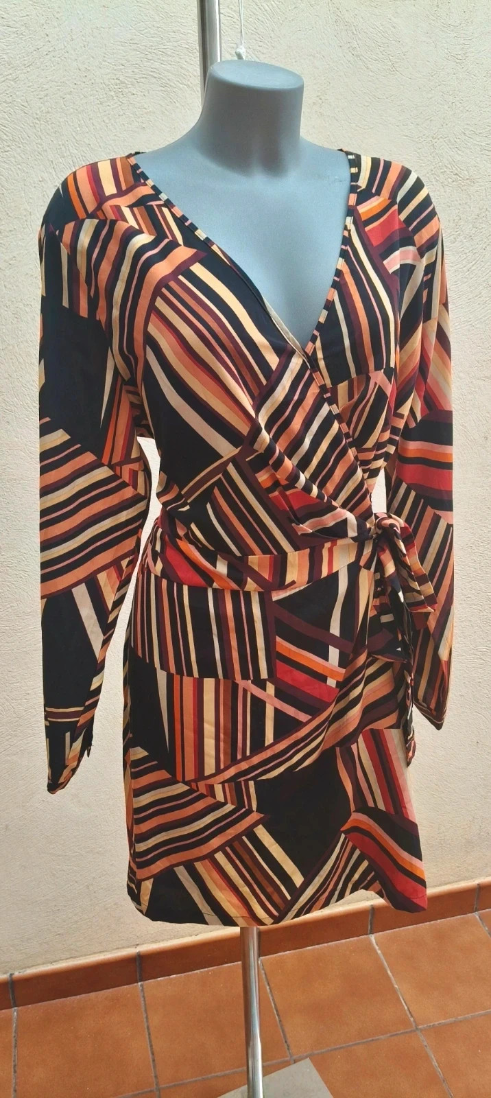 Vestido corto cruzado estampado geométrico 🌈 – Vintage Love – taille M / 38 / 10 2