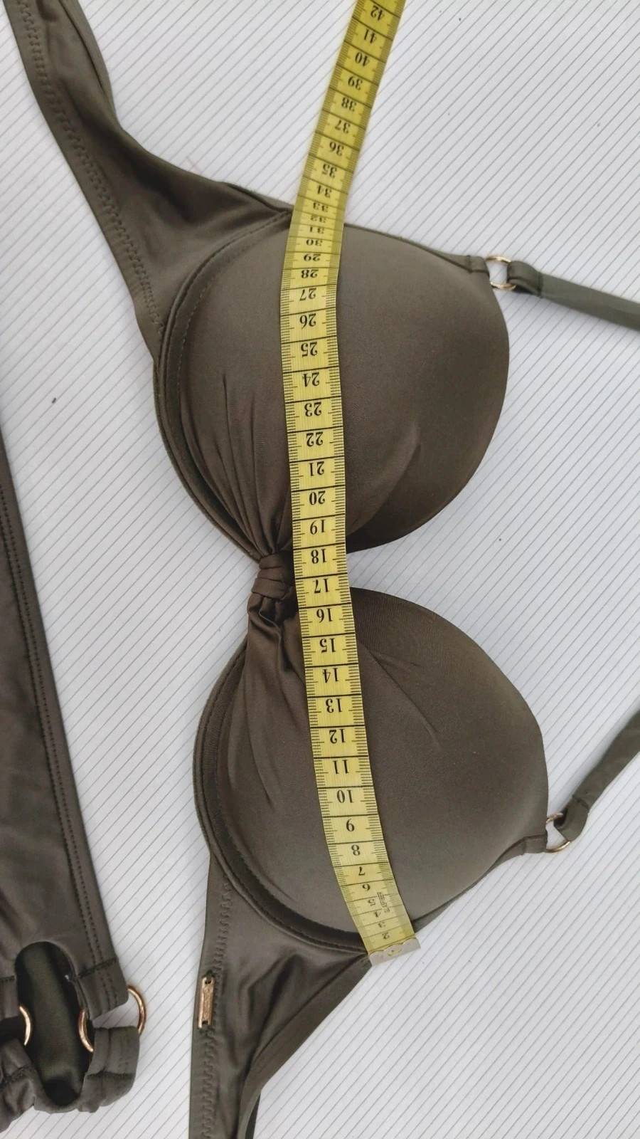 Bikini Elegante Verde Oliva – Efecto Satinado 🌈 – La Boutique – taille S / 36 / 8 5