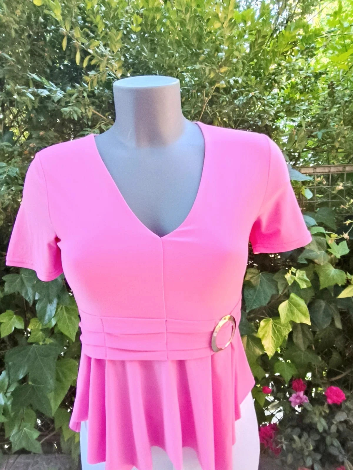Top Elástico Rosa Chicle con Hebilla Dorada y Volante (Peplum) – New Fashion – taille S / 36 / 8 4