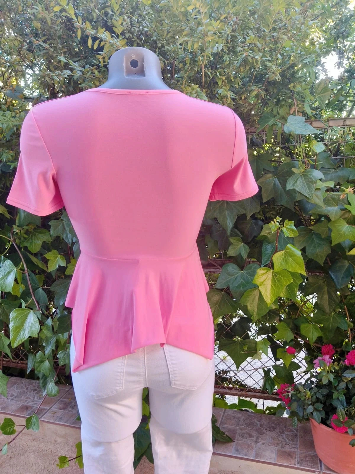 Top Elástico Rosa Chicle con Hebilla Dorada y Volante (Peplum) – New Fashion – taille S / 36 / 8 5