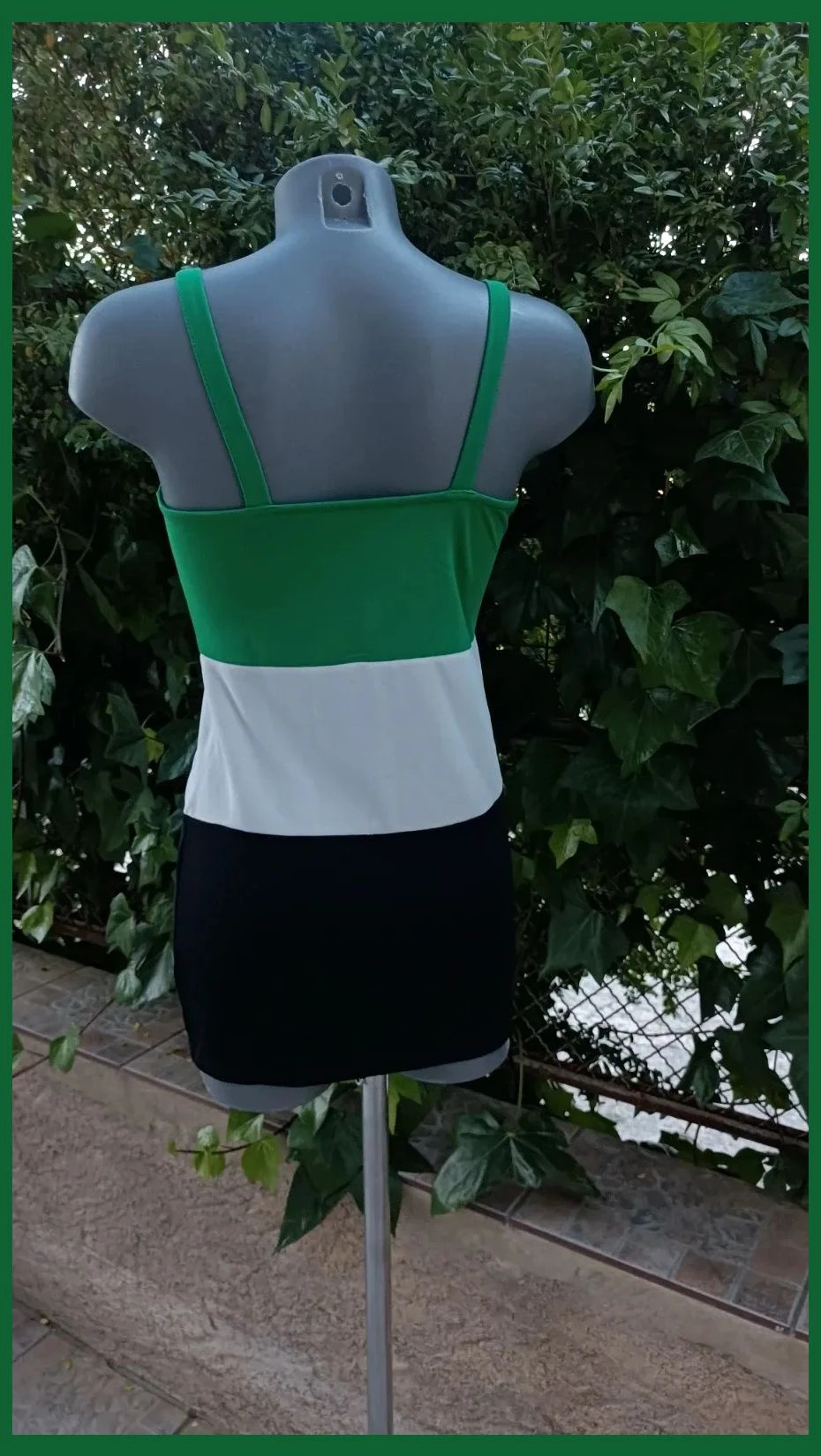 Vestido ajustado tricolor (verde, blanco, negro) con cremallera frontal dorada 🌈 – La Boutique – taille S / 36 / 8 5