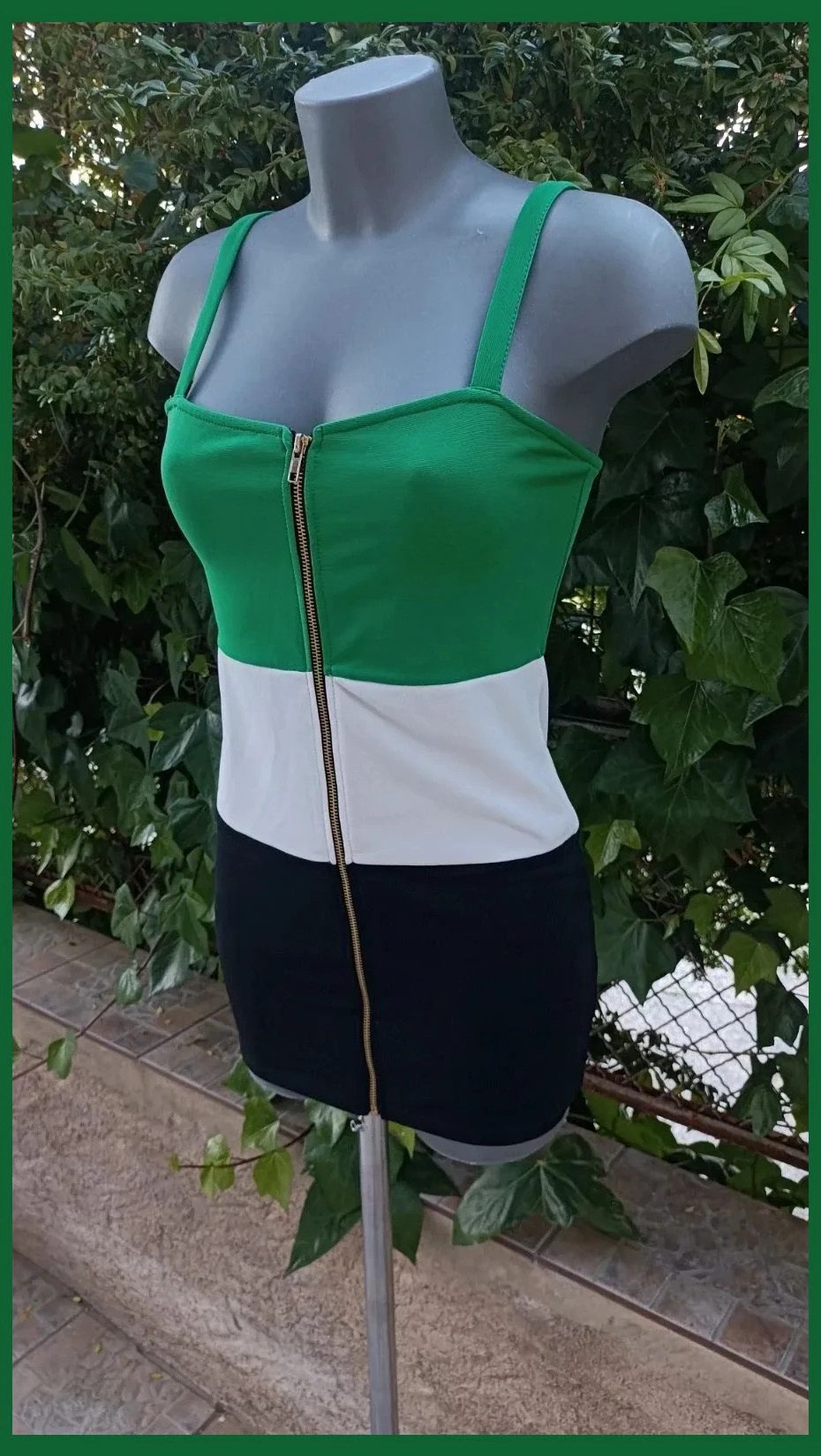 Vestido ajustado tricolor (verde, blanco, negro) con cremallera frontal dorada 🌈 – La Boutique – taille S / 36 / 8 3