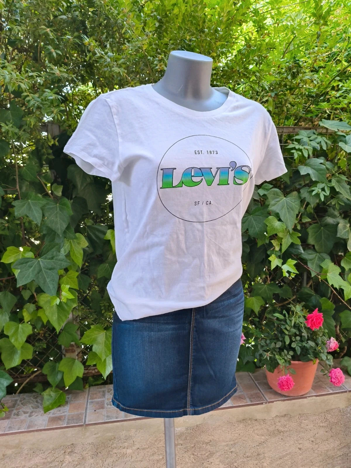 Camiseta blanca Levi's con logotipo en degradado - Talla M 🌈 – Levi's – taille M / 38 / 10 4