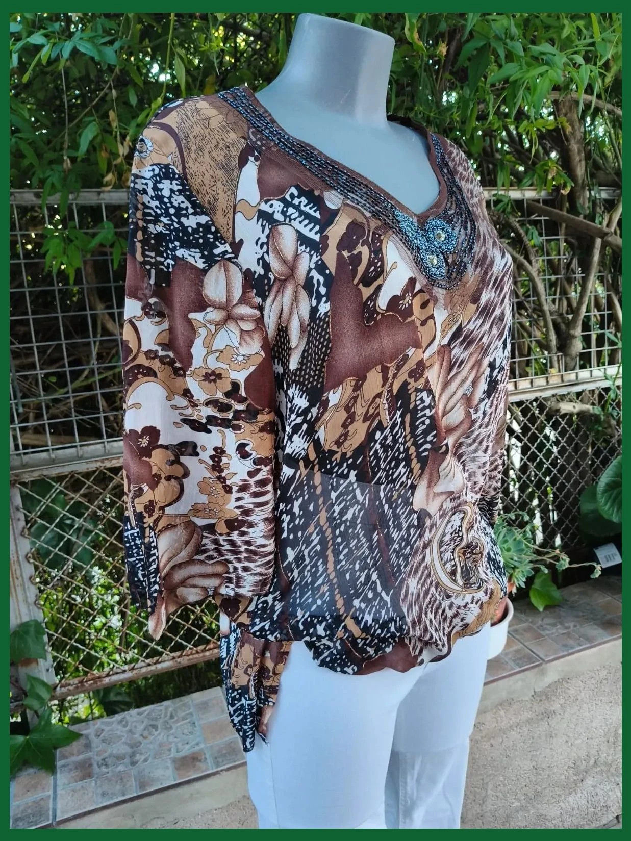 Blusa Elegante con Estampado Mixto y Pedrería en el Escote 🌈 – La Boutique – taille XL / 42 / 14 3