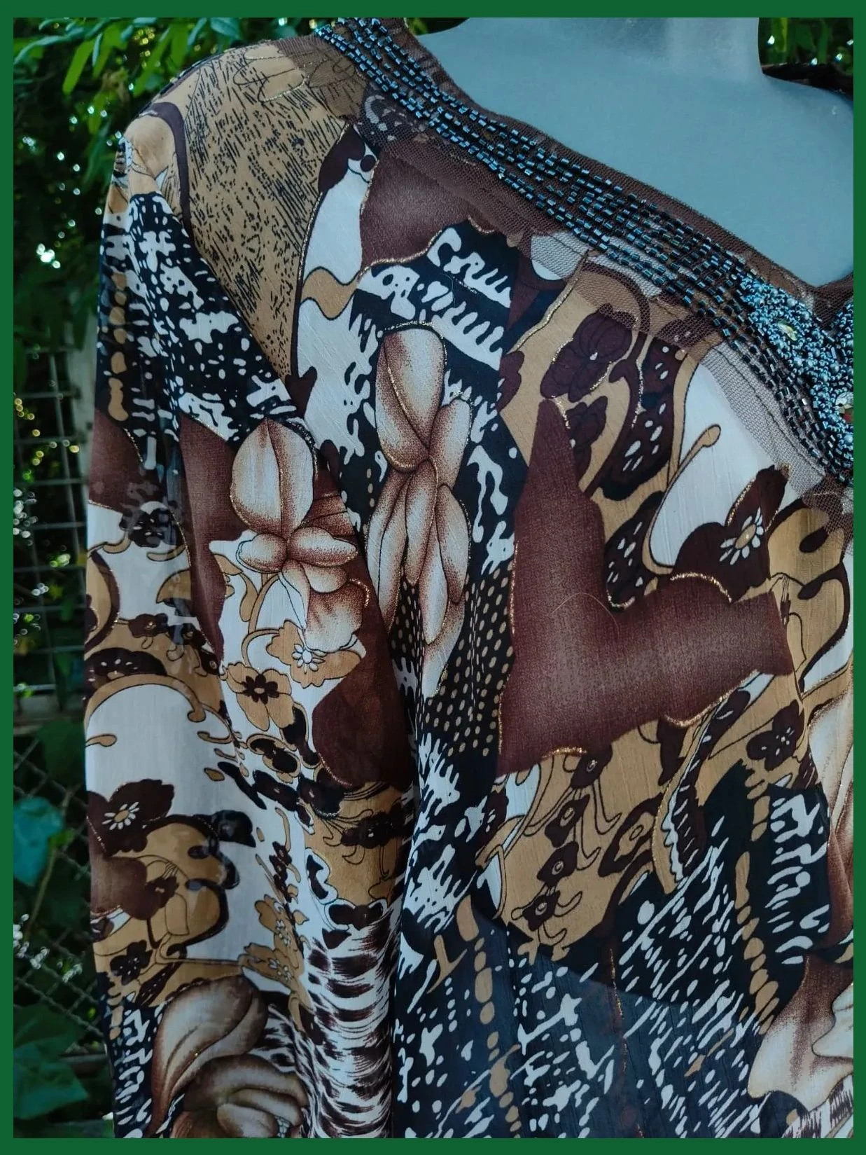Blusa Elegante con Estampado Mixto y Pedrería en el Escote 🌈 – La Boutique – taille XL / 42 / 14 4