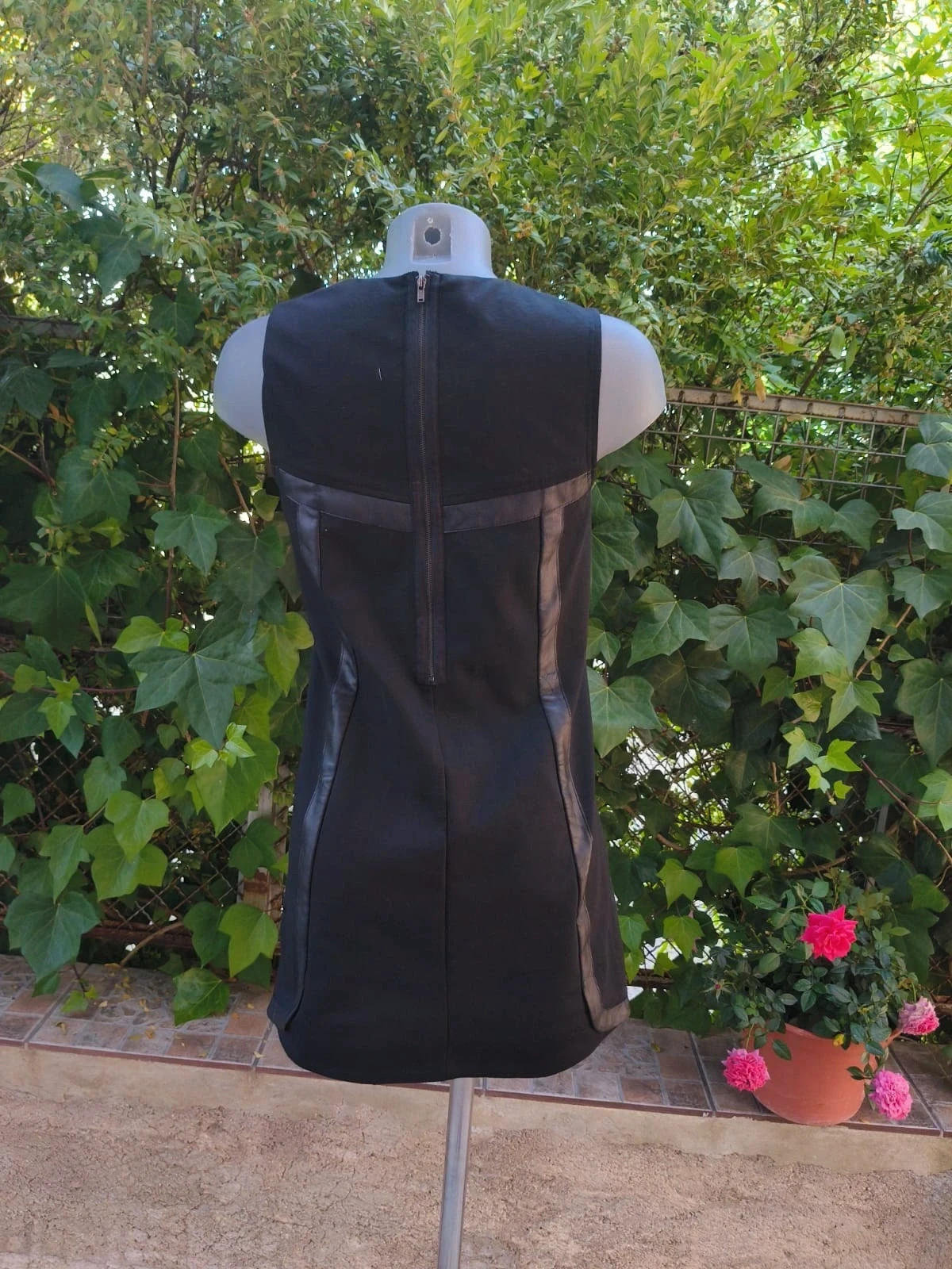 Vestido Corto Negro con Detalles Efecto Cuero – Sfera (Talla S) 🌈 – Sfera – taille S / 36 / 8 5