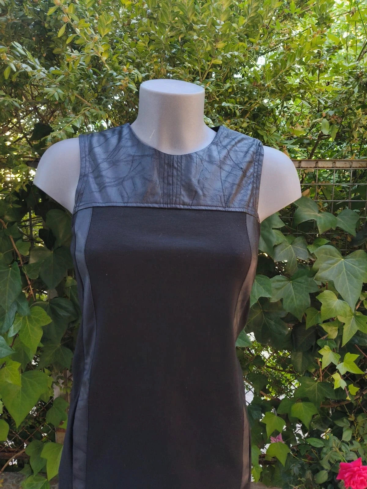 Vestido Corto Negro con Detalles Efecto Cuero – Sfera (Talla S) 🌈 – Sfera – taille S / 36 / 8 3