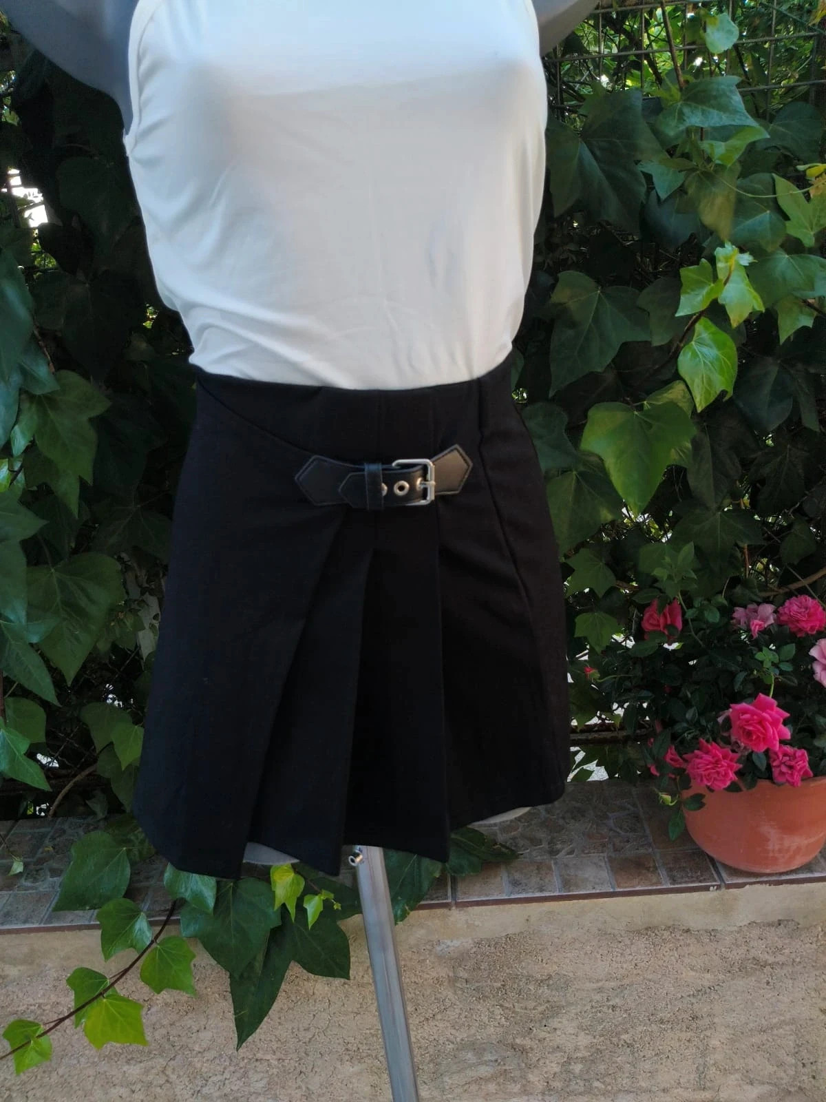 Minifalda Negra Plisada con Hebilla 🌈 – Lemon – taille S / 36 / 8 4