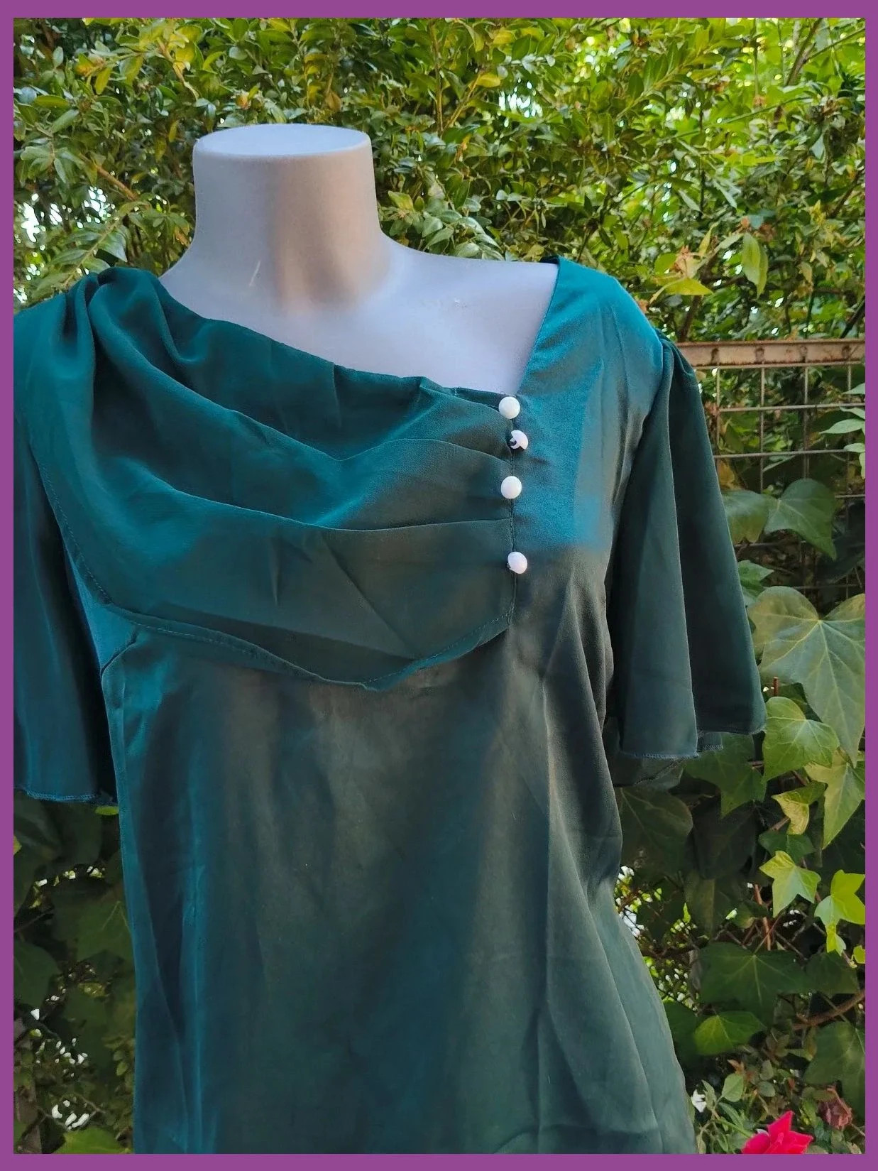 Elegante Blusa de Chifón Verde Botella con Cuello Drapeado y Botones 🌈 – La Boutique – taille XXL / 44 / 16 2