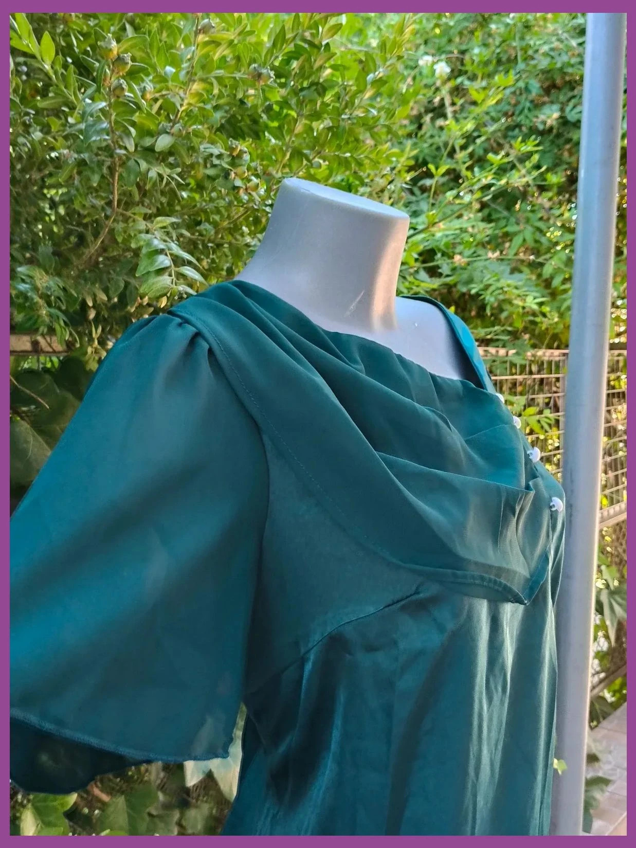 Elegante Blusa de Chifón Verde Botella con Cuello Drapeado y Botones 🌈 – La Boutique – taille XXL / 44 / 16 3