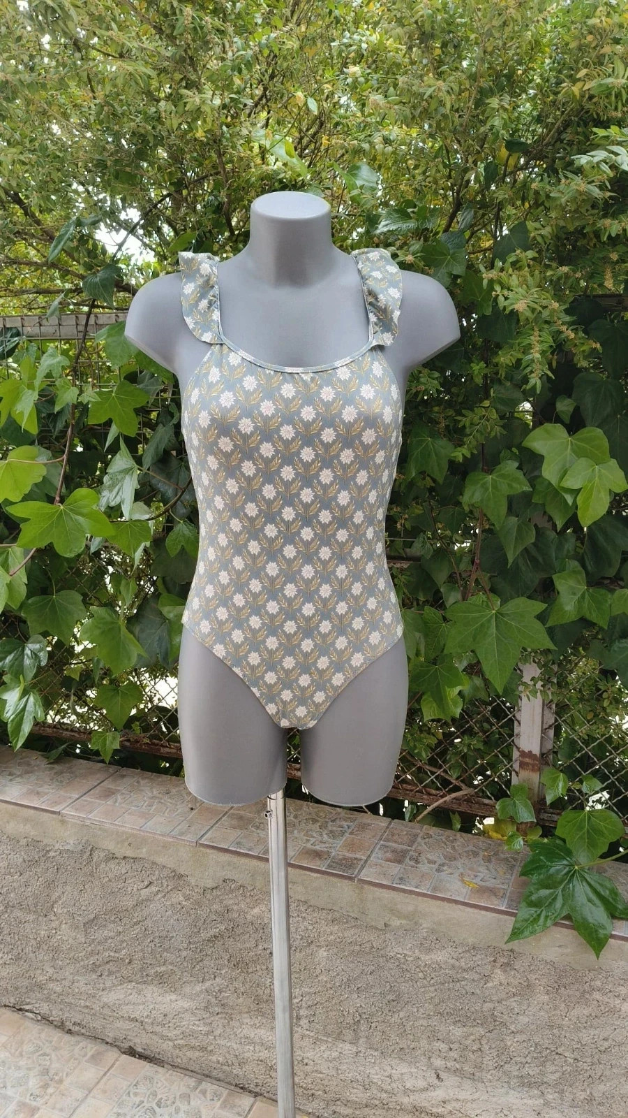 Bañador Floral con Volantes - Talla 13/14 🌈