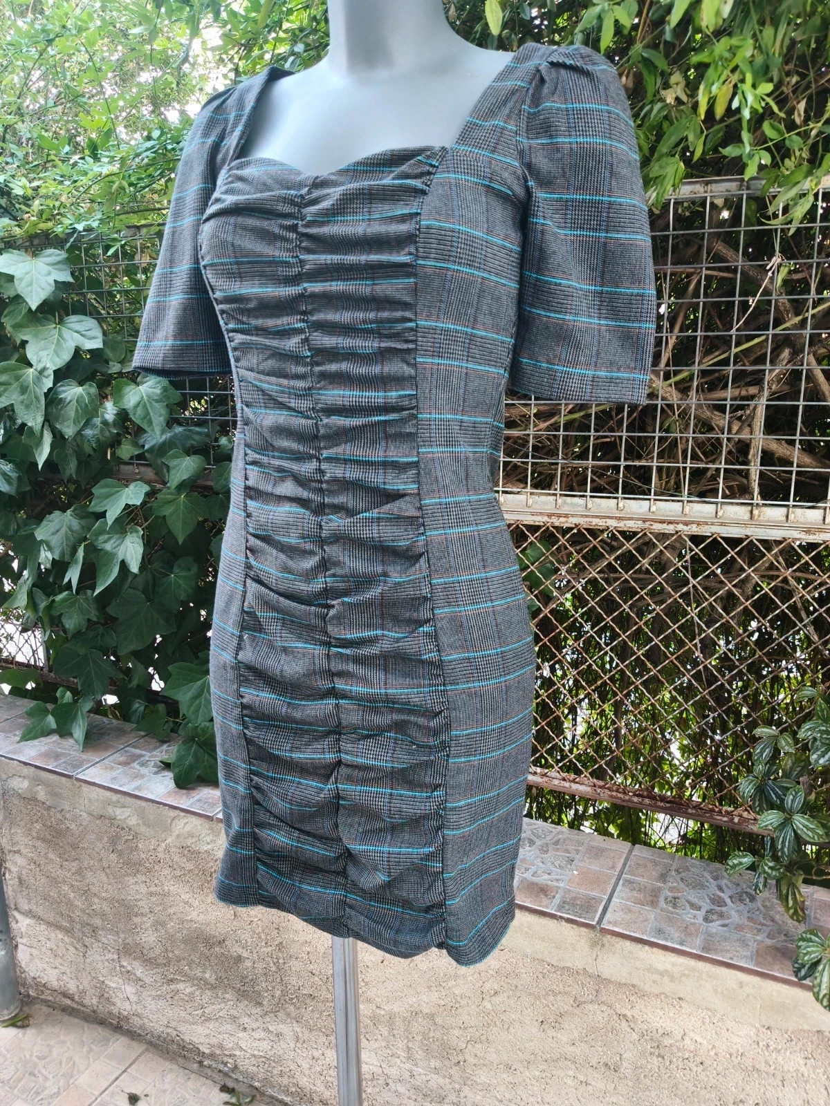 Vestido ajustado gris de cuadros con drapeado Blanco 🌈 – Blanco – taille S 5