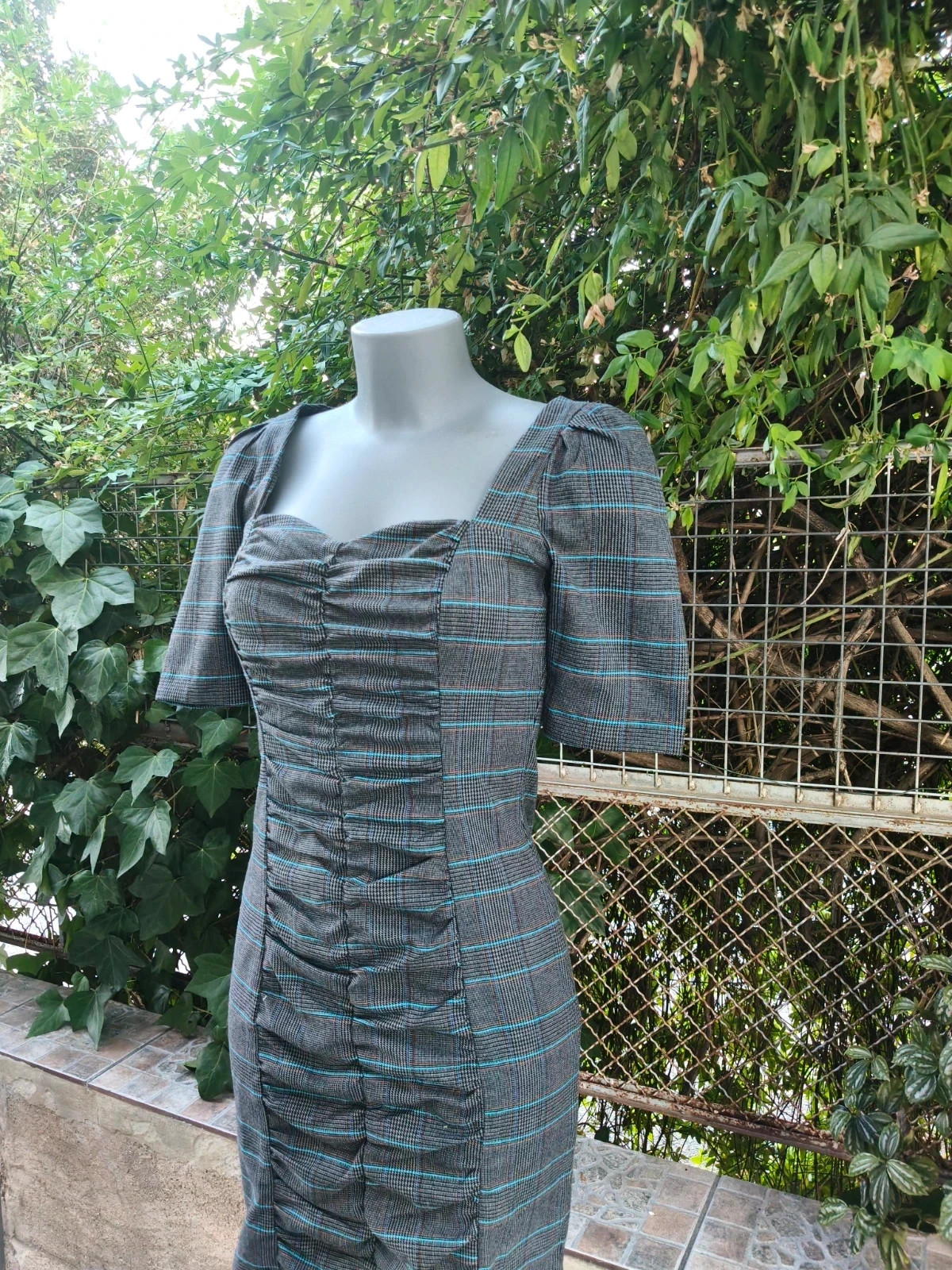 Vestido ajustado gris de cuadros con drapeado Blanco 🌈 – Blanco – taille S 4