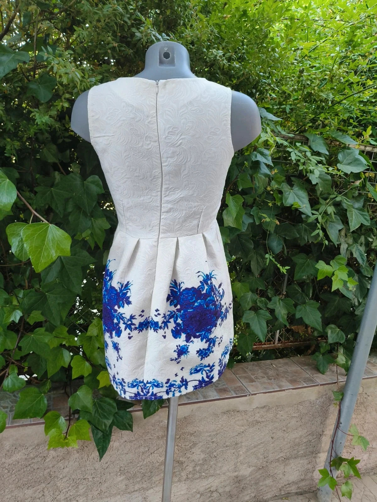 Vestido de Fiesta Corto Brocado con Flores Azules y Moradas – M.D. Studio 🌈 – M.D Studio – taille S / 36 / 8 5