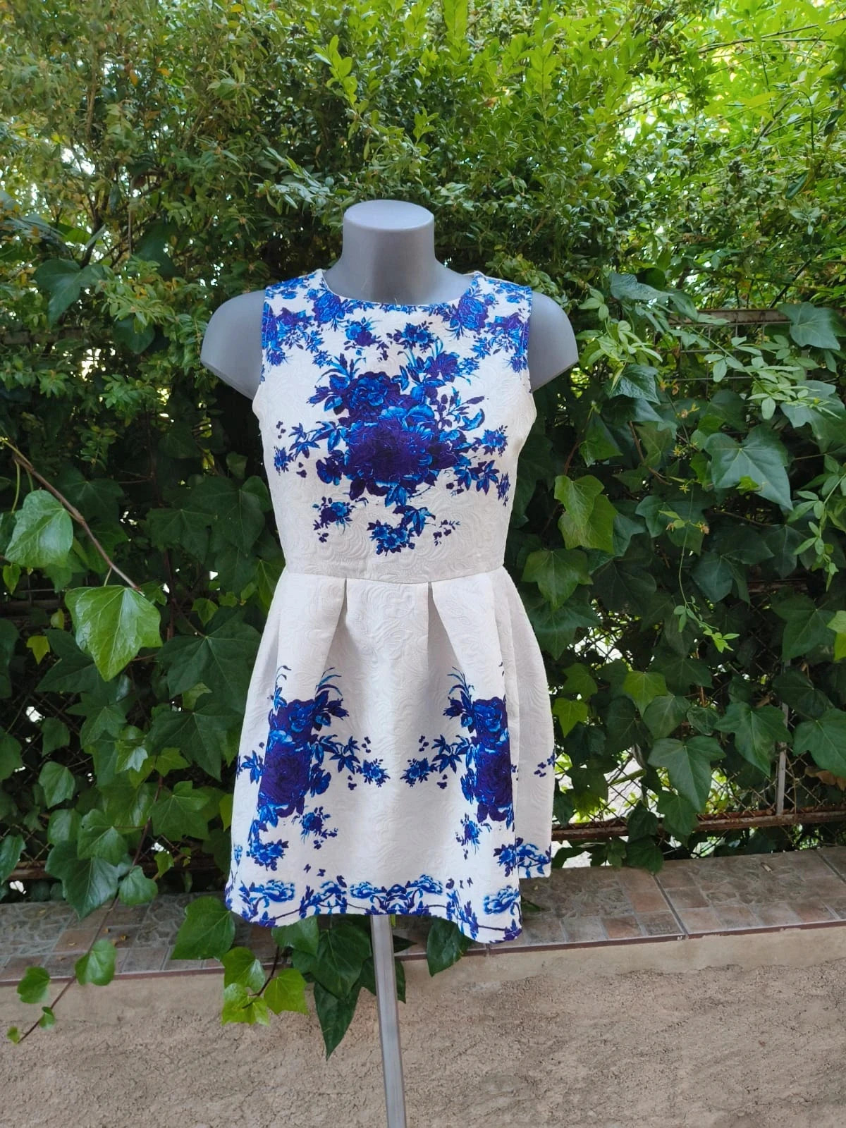 Vestido de Fiesta Corto Brocado con Flores Azules y Moradas – M.D. Studio 🌈 – M.D Studio – taille S / 36 / 8