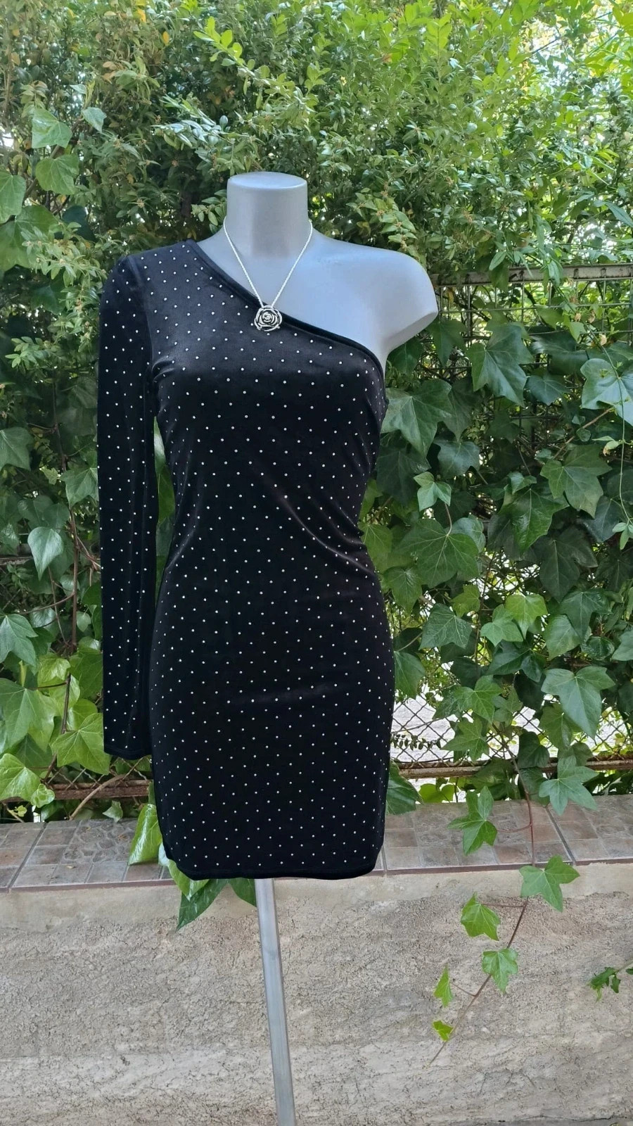 Vestido Negro Terciopelo Asimétrico con Cristales - Mango 🥭 – Mango – taille M / 38 / 10