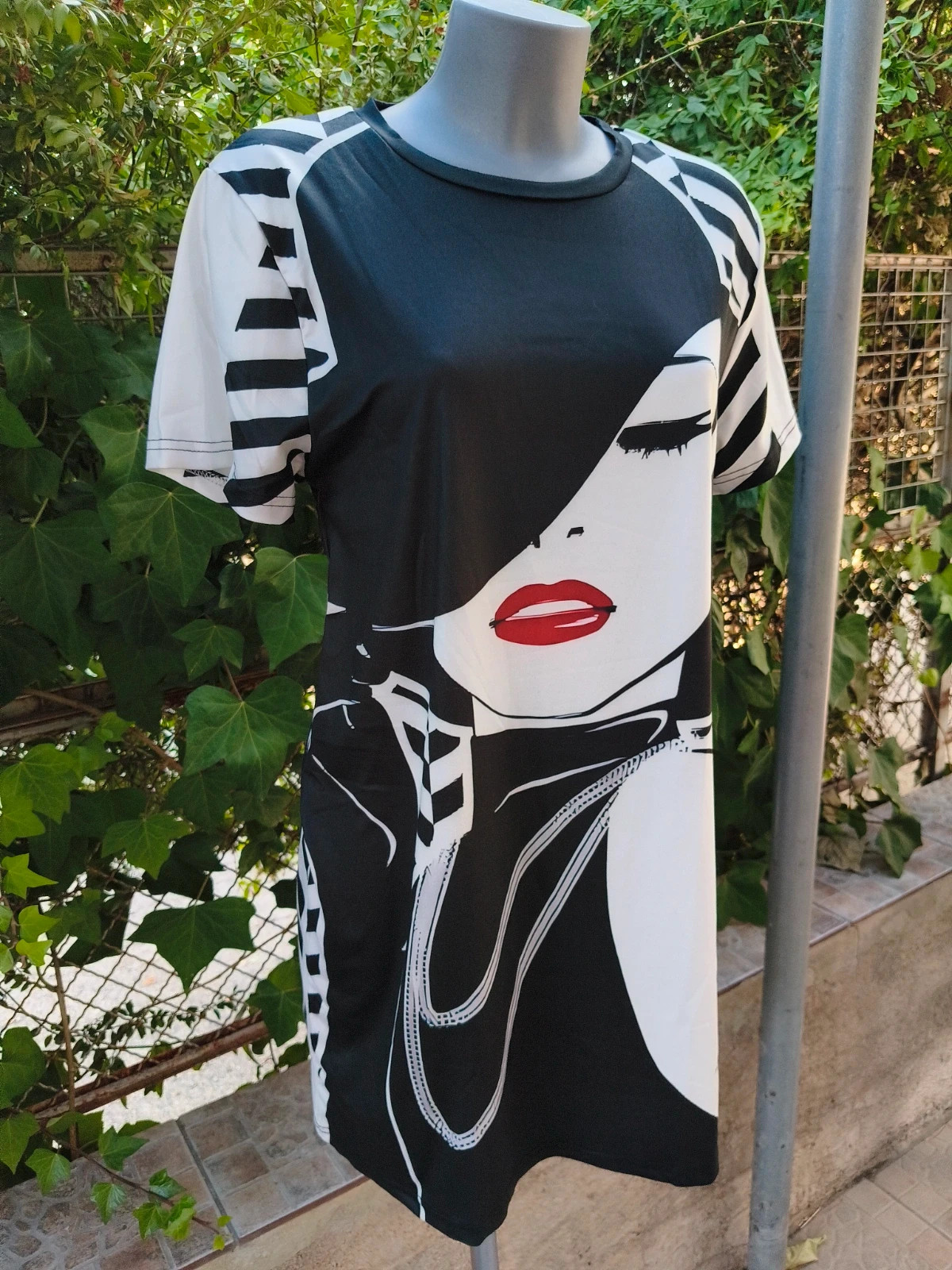 Vestido Camiseta Estampa Cara Mujer Blanco y Negro 🌈 – La Boutique – taille S / 36 / 8 2