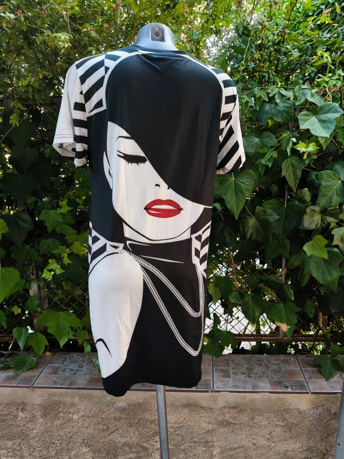Vestido Camiseta Estampa Cara Mujer Blanco y Negro 🌈 – La Boutique – taille S / 36 / 8 5