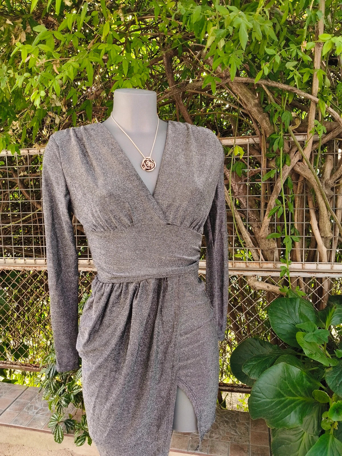Espectacular Vestido Mini de Fiesta Plateado Metalizado - Efecto Brillo y Fruncidos 🌈 – La Boutique – taille M / 38 / 10 2