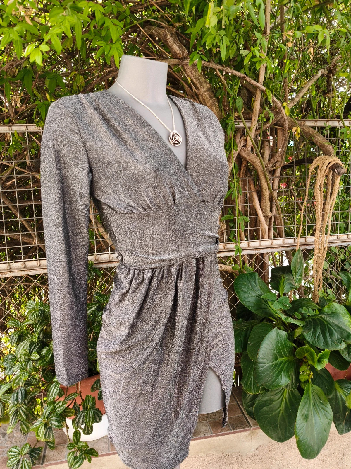 Espectacular Vestido Mini de Fiesta Plateado Metalizado - Efecto Brillo y Fruncidos 🌈 – La Boutique – taille M / 38 / 10 3