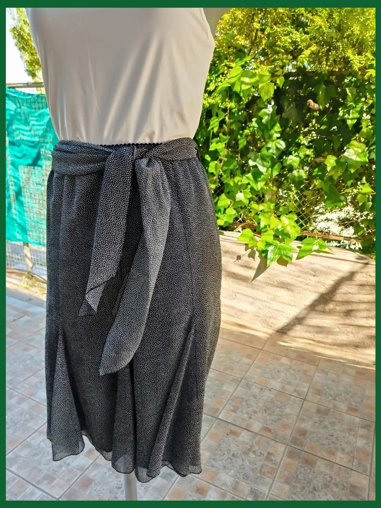 Falda Midi de Gasa Negra con Topitos Blancos y Cinturón 🌈 – La Boutique – taille L / 40 / 12 2