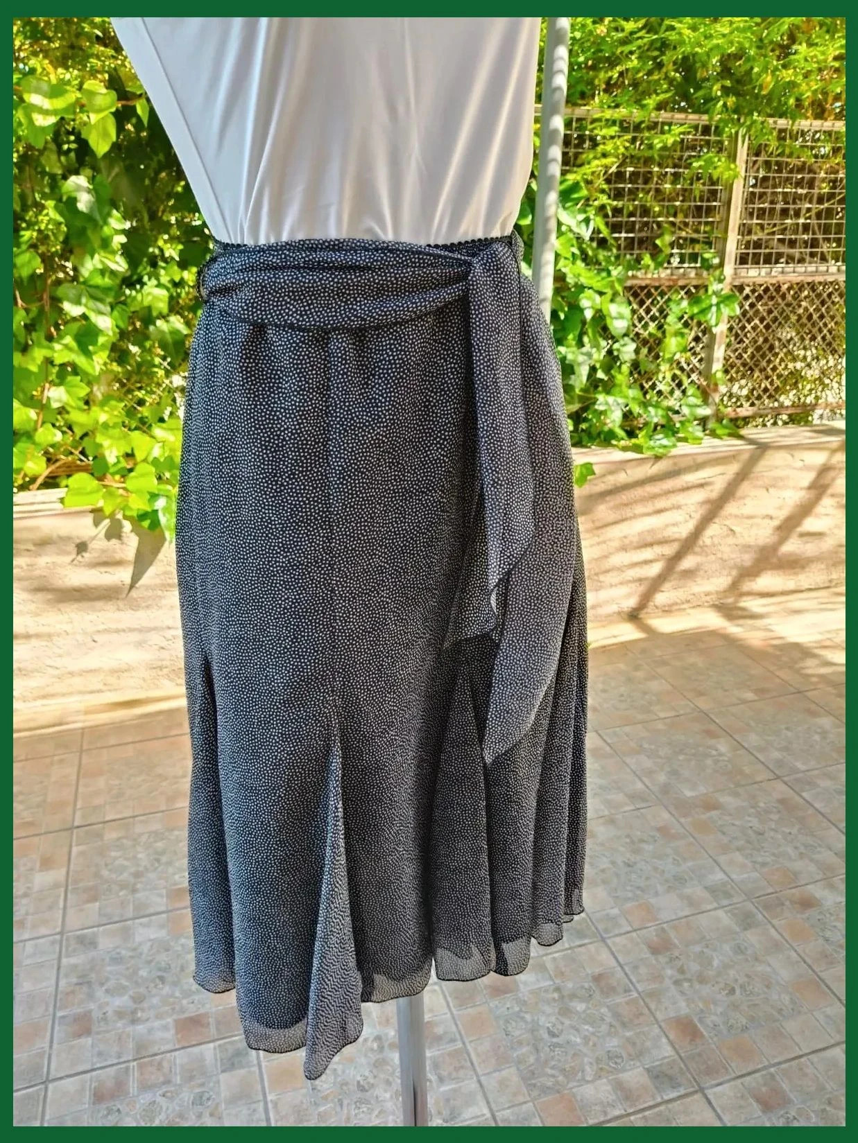 Falda Midi de Gasa Negra con Topitos Blancos y Cinturón 🌈 – La Boutique – taille L / 40 / 12 5