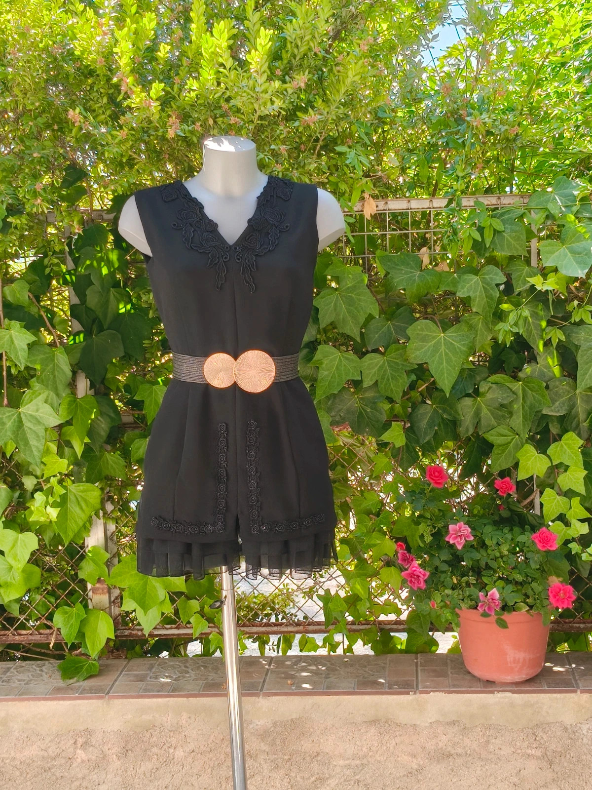 Vestido corto negro "Rosas Rojas" con guipur y gasa 🌈 – Rosas Rojas – taille S / 36 / 8