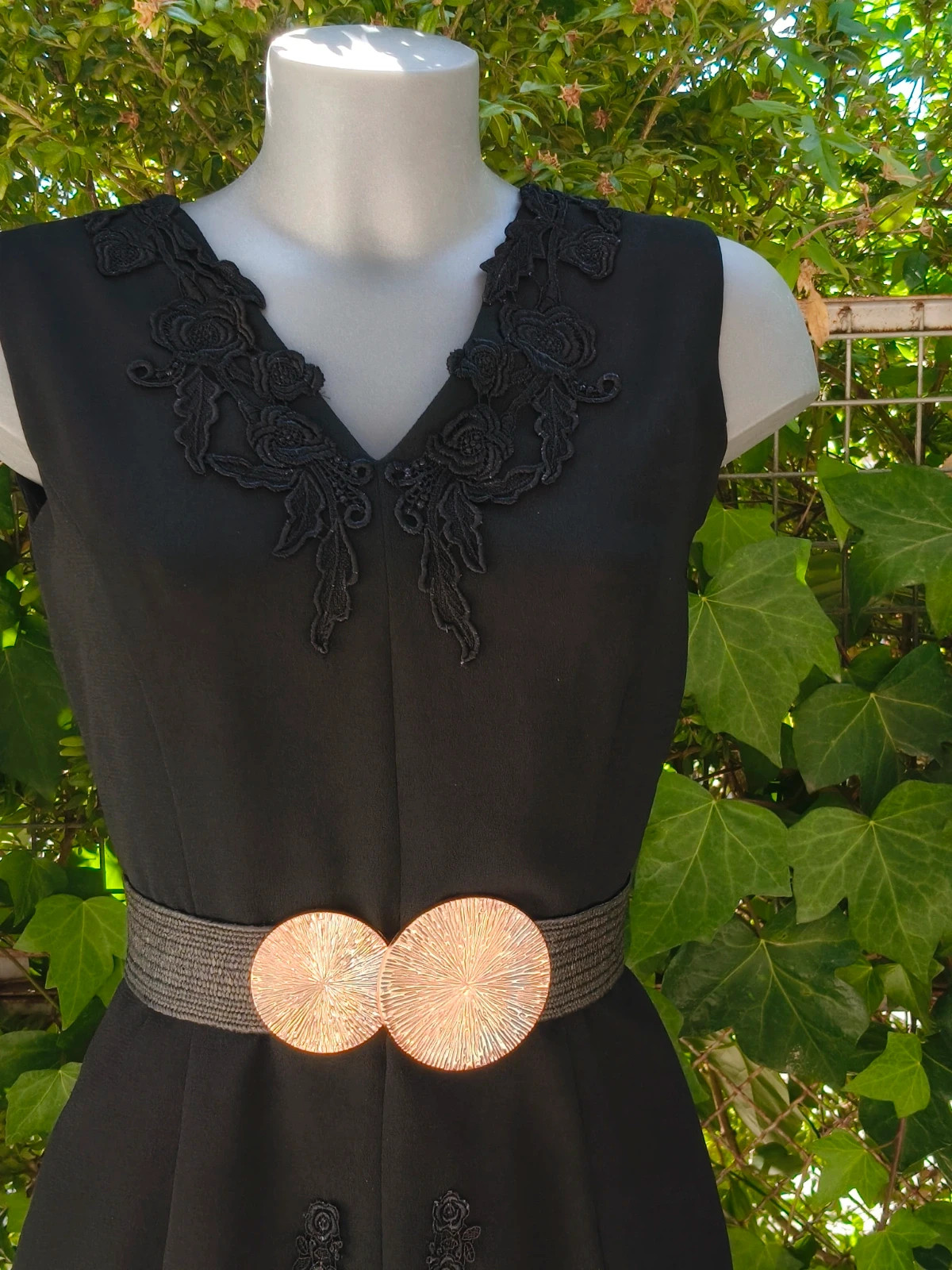 Vestido corto negro "Rosas Rojas" con guipur y gasa 🌈 – Rosas Rojas – taille S / 36 / 8 4