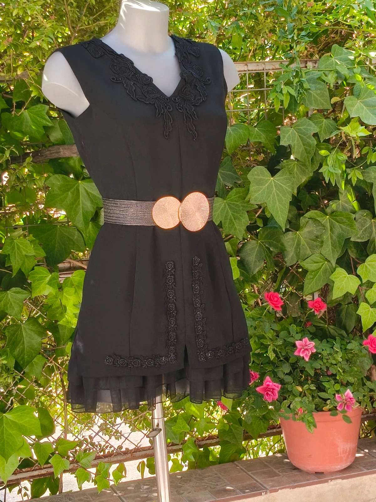 Vestido corto negro "Rosas Rojas" con guipur y gasa 🌈 – Rosas Rojas – taille S / 36 / 8 2