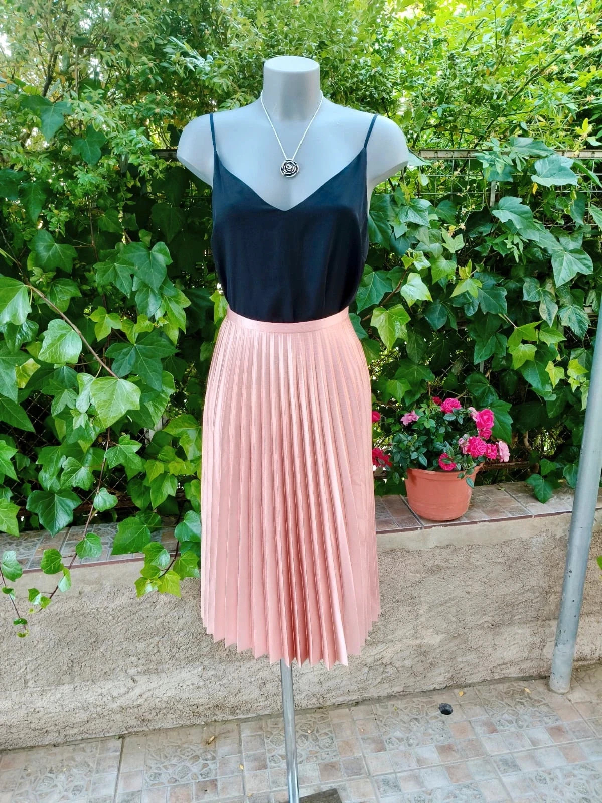 Falda Plisada Satinada Zara Woman (Talla L) 🌈 – Zara – taille L / 40 / 12 2