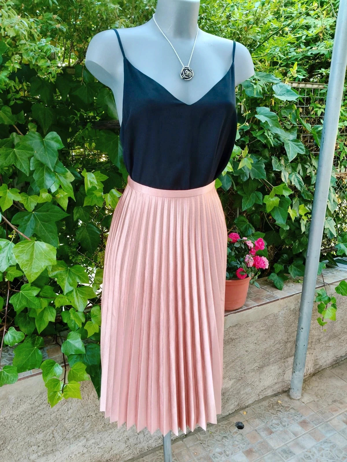 Falda Plisada Satinada Zara Woman (Talla L) 🌈 – Zara – taille L / 40 / 12 4