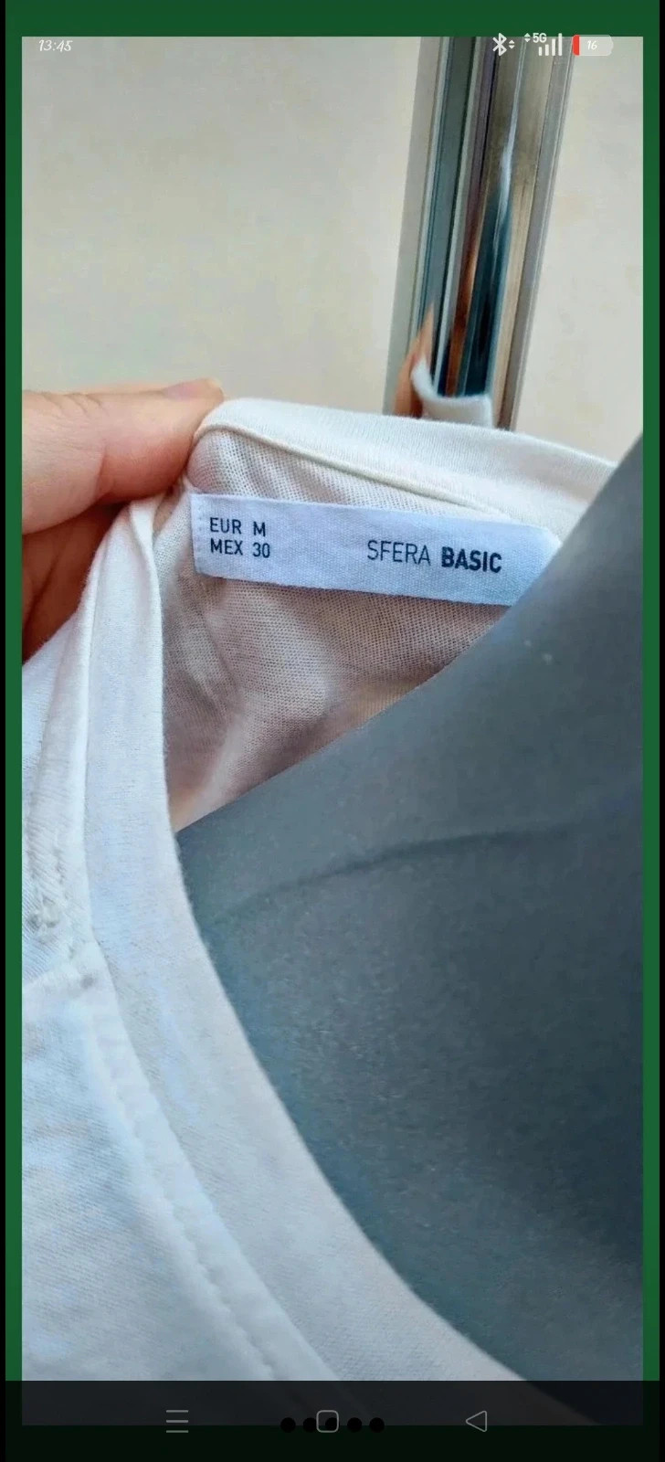 Camiseta blanca con aplicaciones florales de ganchillo Sfera 🌈 – Sfera – taille M / 38 / 10 5