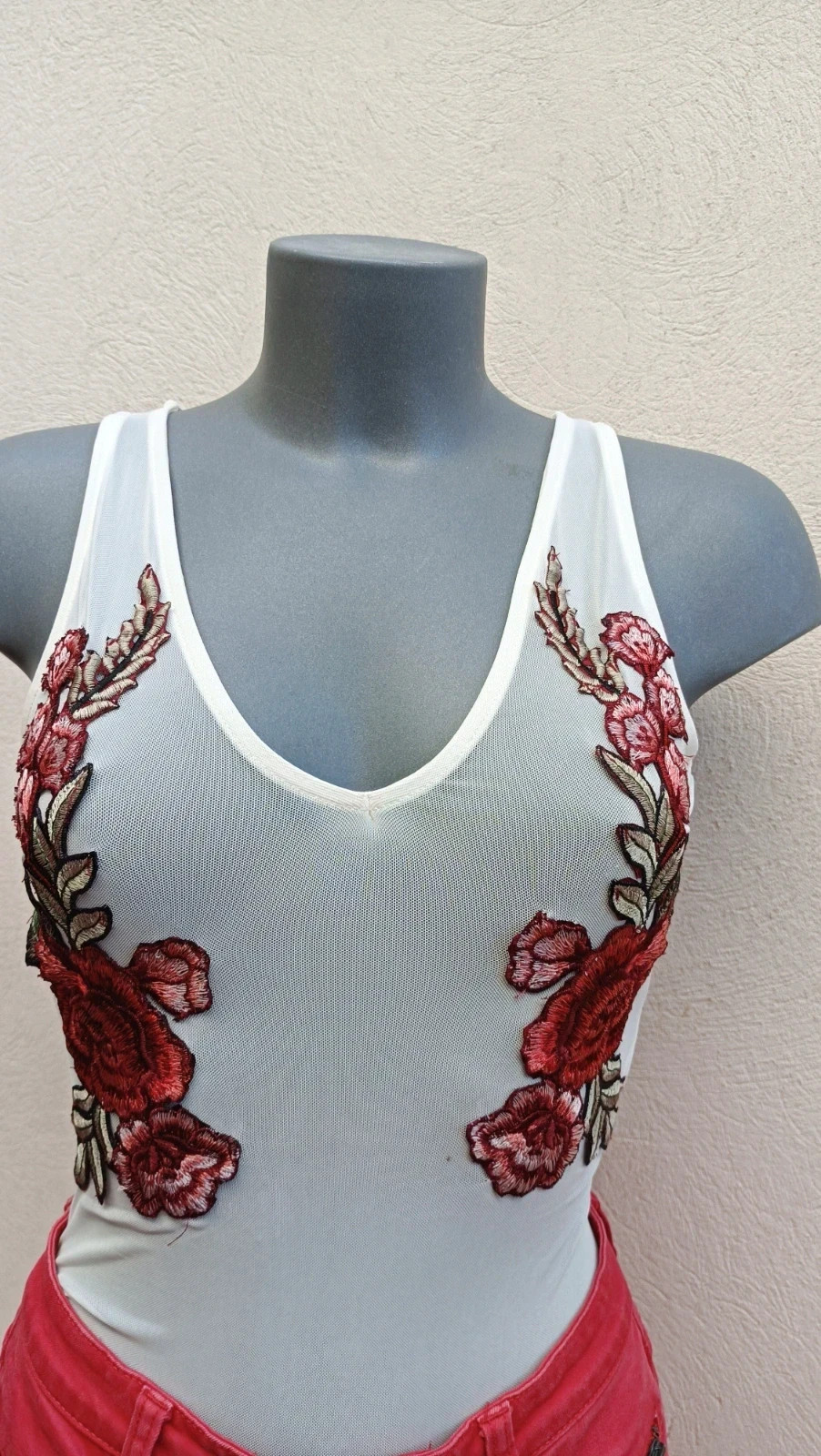 Body de malla con bordado de rosas 🌹 – NLY One – taille S / 36 / 8 5