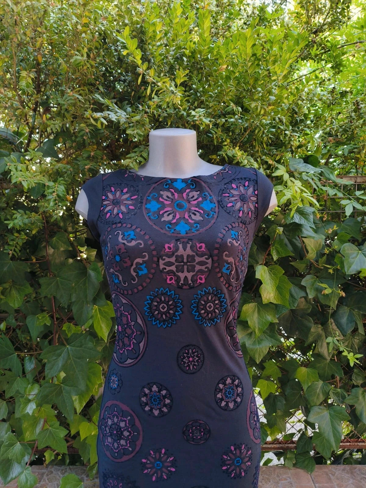 Vestido Corto Ajustado con Estampado de Mandalas 🌈 – La Boutique – taille S / 36 / 8 2