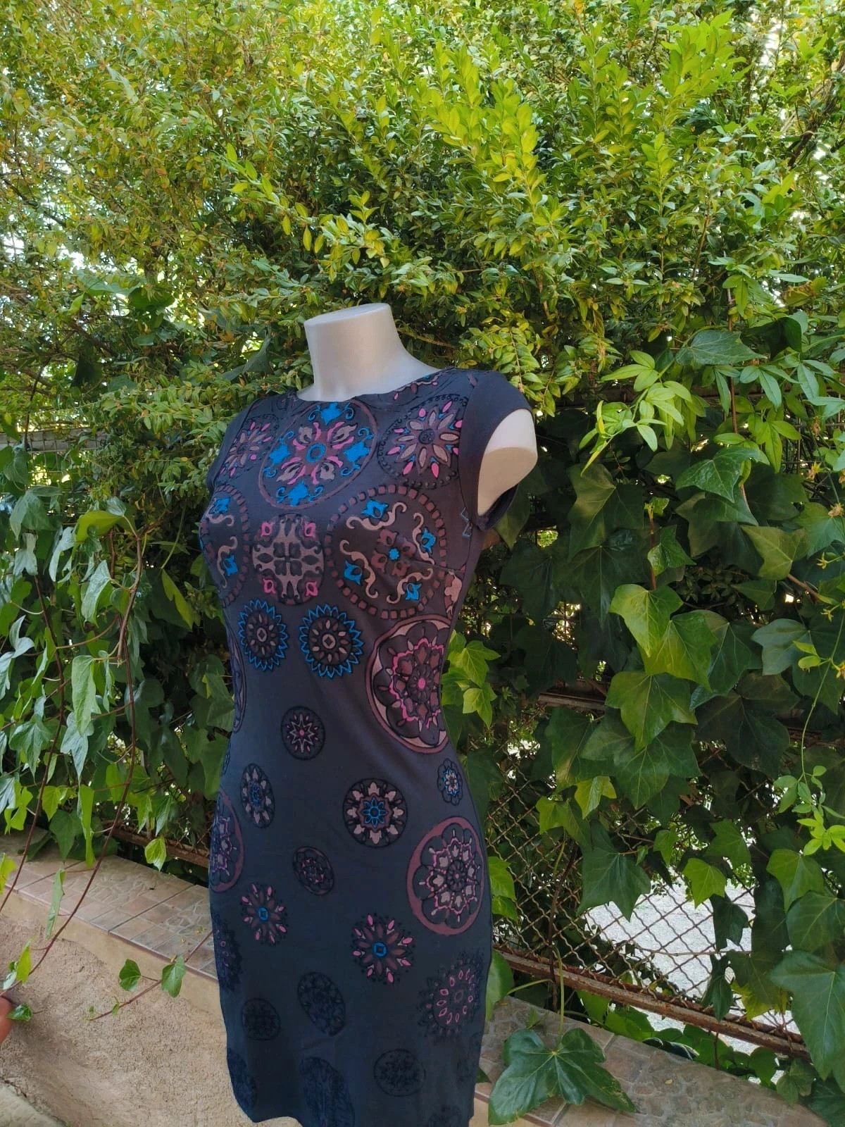 Vestido Corto Ajustado con Estampado de Mandalas 🌈 – La Boutique – taille S / 36 / 8 4